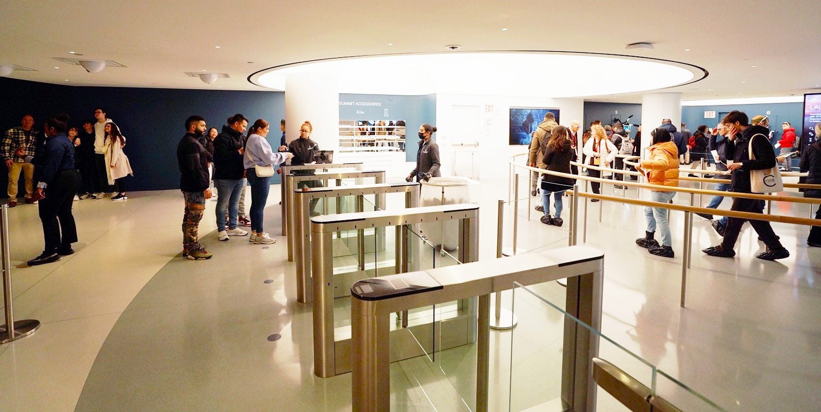 TURNSTILES AND LAUNCH QUEUE (LEVEL B1 - ENTRANCE)