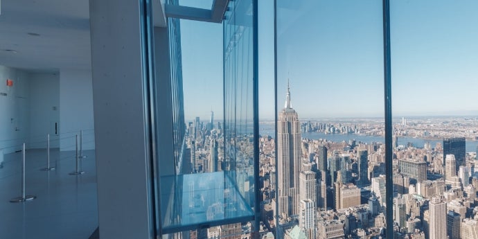 Bordas de vidro sobre a Madison Avenue no 92º andar do SUMMIT One Vanderbilt